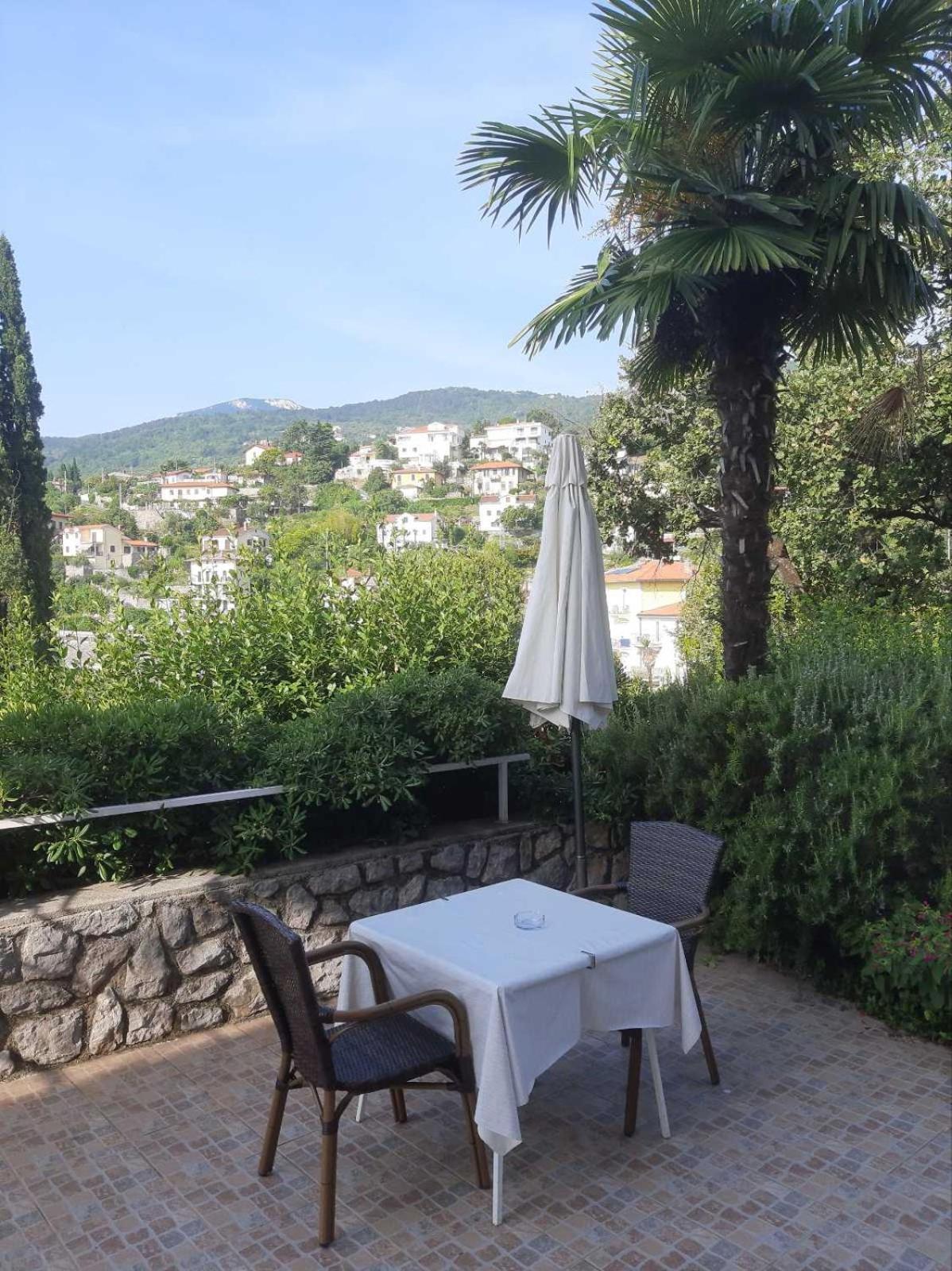 Apartmani Kadmen Ika Exterior foto