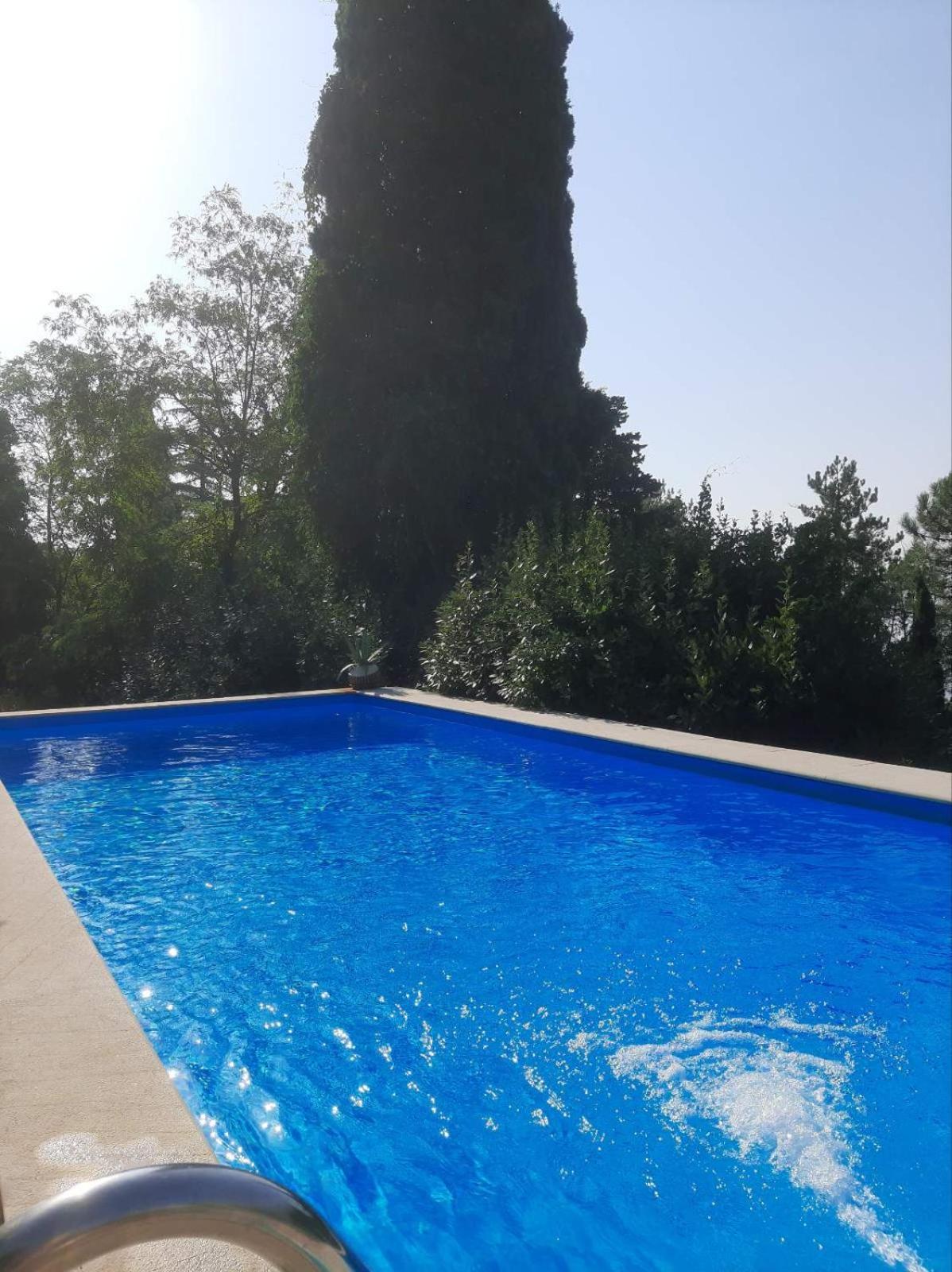 Apartmani Kadmen Ika Exterior foto