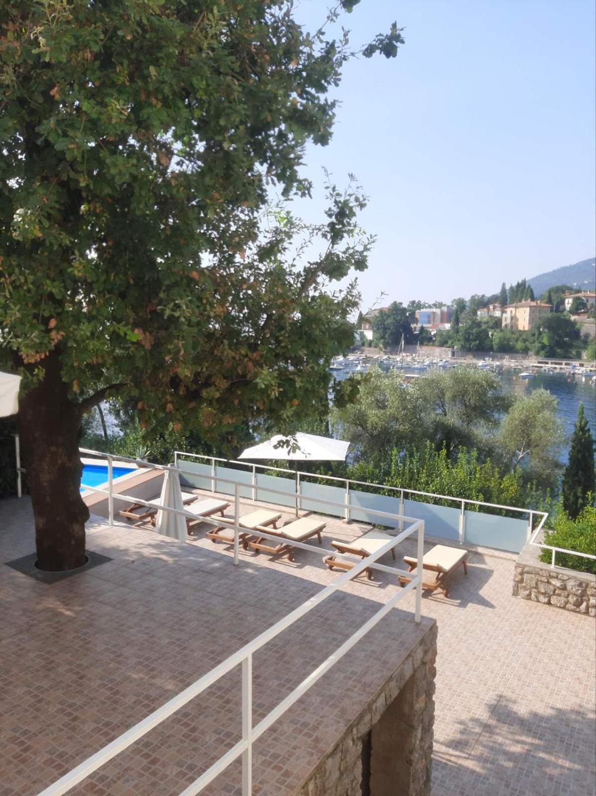 Apartmani Kadmen Ika Exterior foto