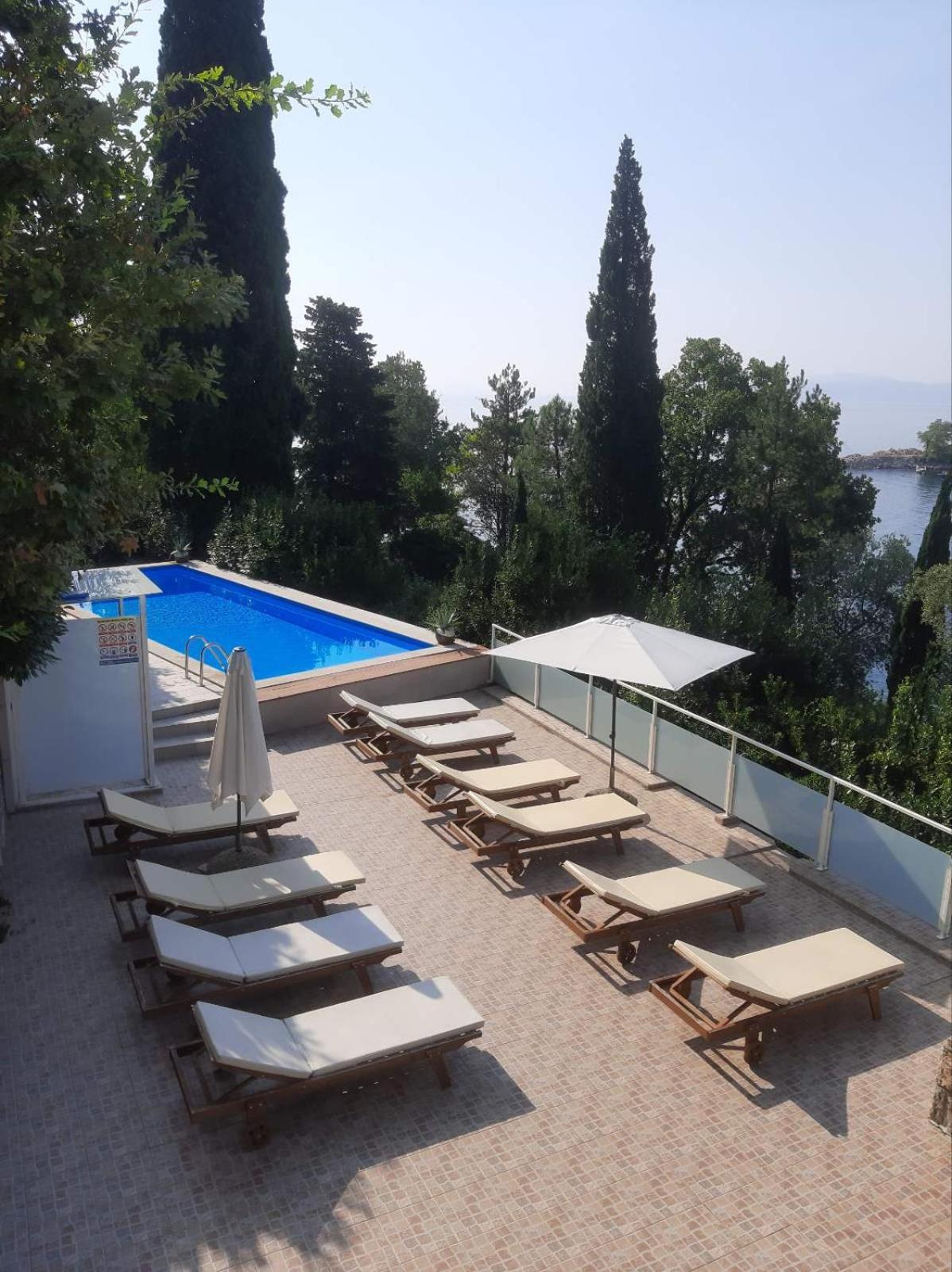 Apartmani Kadmen Ika Exterior foto