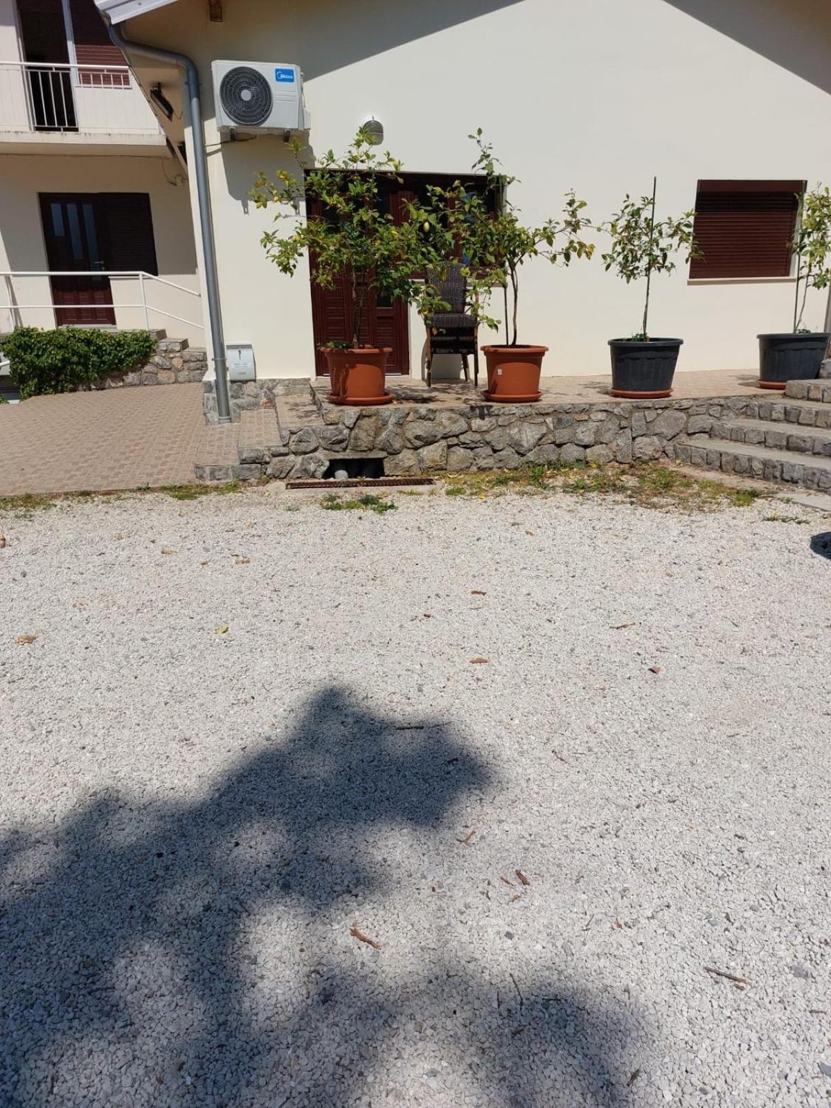 Apartmani Kadmen Ika Exterior foto